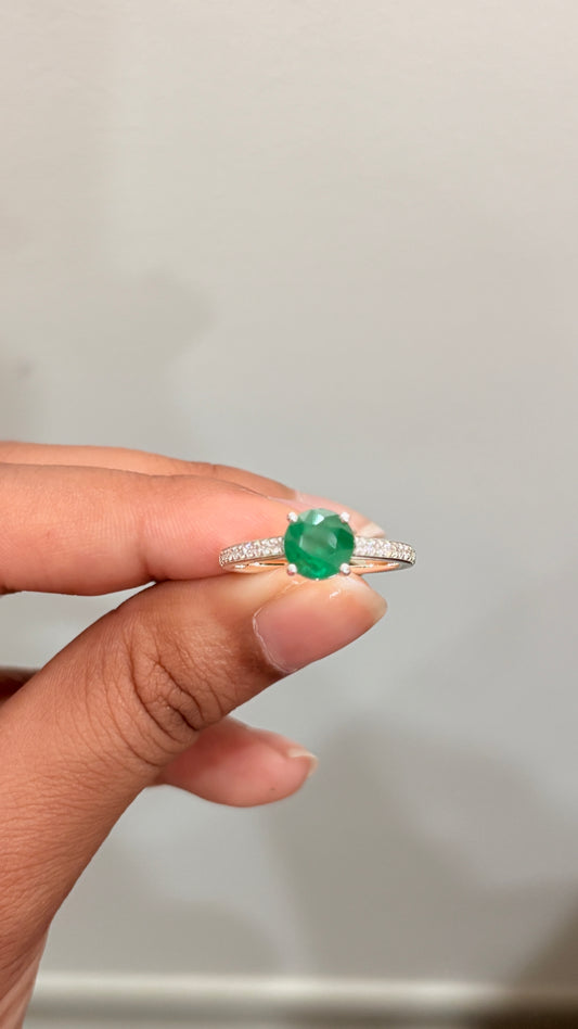 Classic Round Emerald Ring